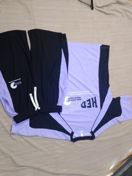 Combinaison de sport HEDGX violet et noir