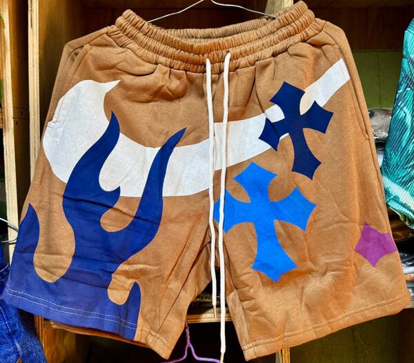 Short orange motifs graphiques