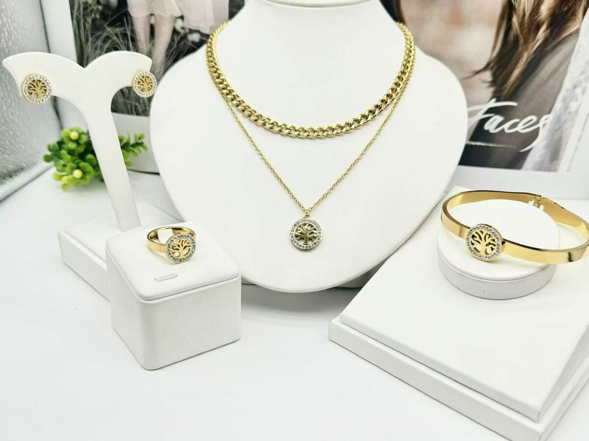 Elegant Gold Jewelry Set