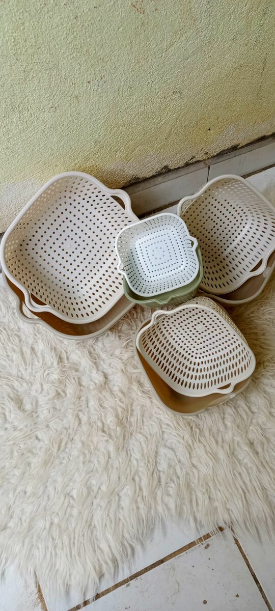 Passoire avec le bol  très jolie