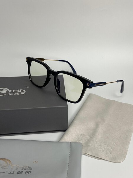 Optical Photochromic Eyewear