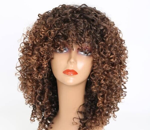 Montre élégante dorée