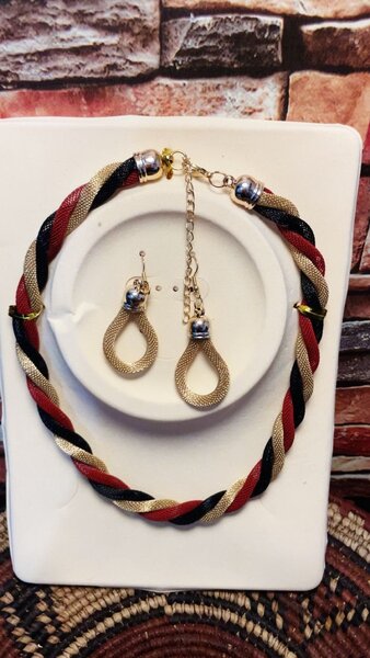 Collier et Boucles en Ensemble Chic