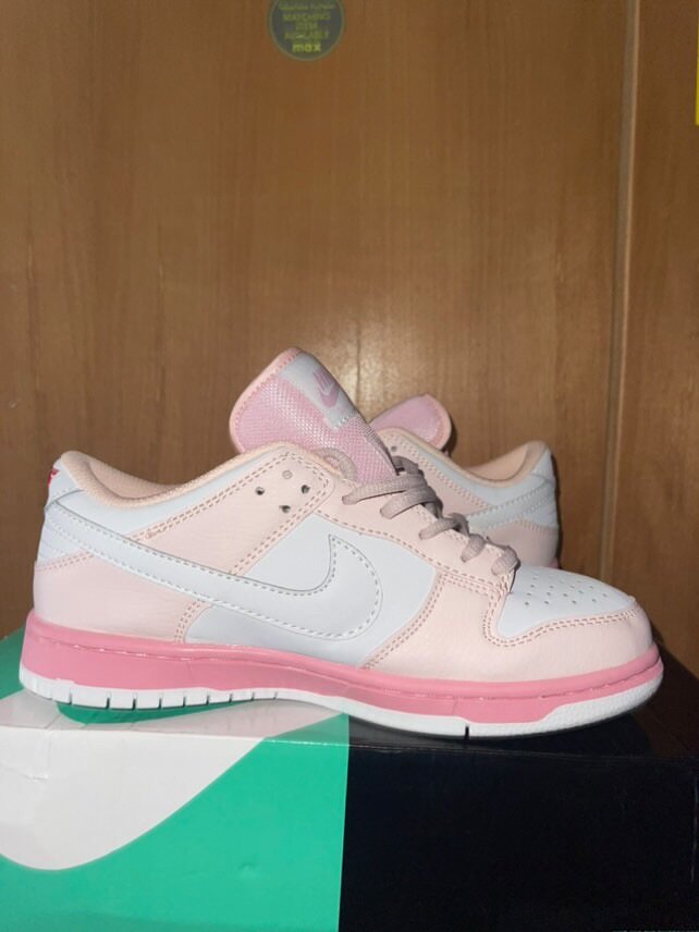 Nike pink dunks dove