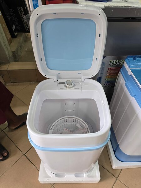 Machine à  laver 5kg automatique lave rince et essore