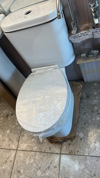 Toilette moderne en céramique