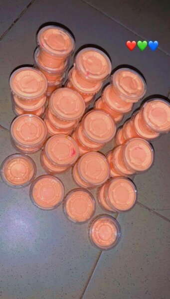 Produits de lèvre rose