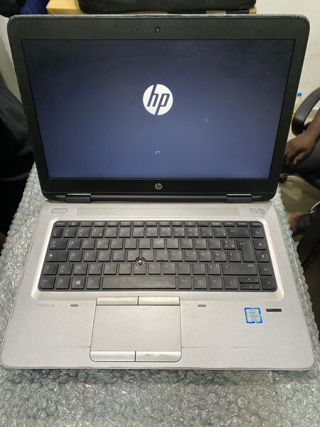 Ordinateur portable HP I5 7 em