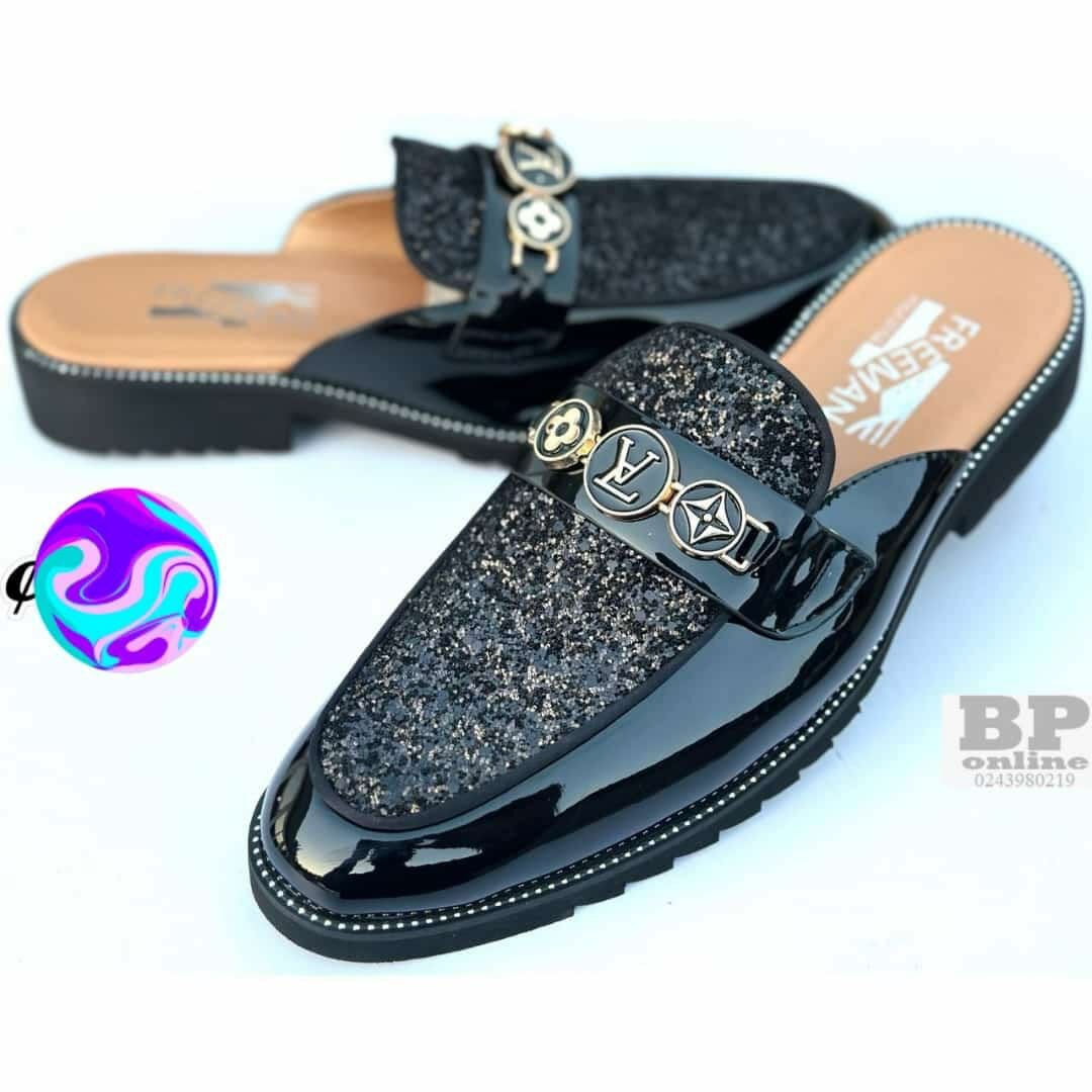 Official footwear easy wear