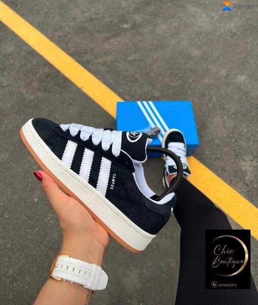 Baskets Adidas noires et blanches