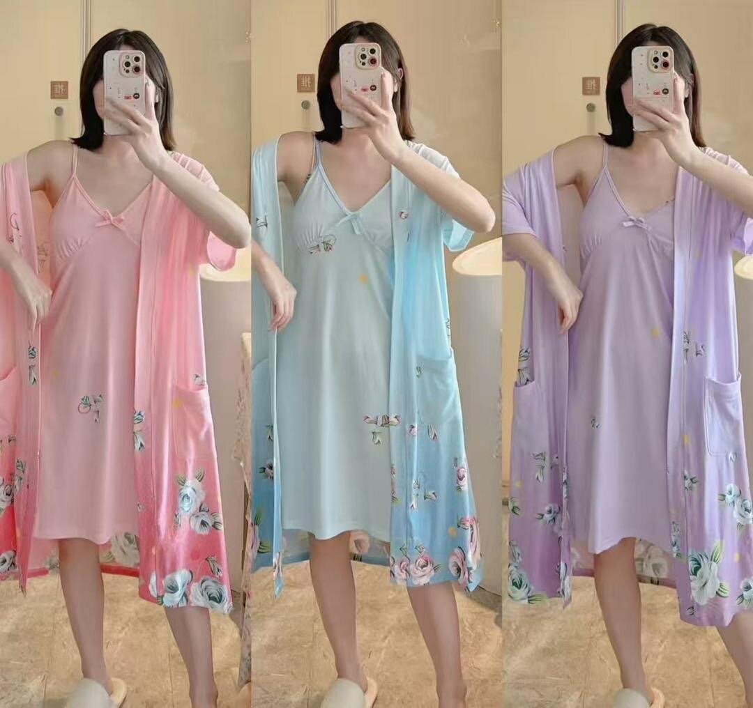 Robe de chambre en satin floral