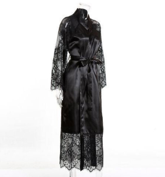 Peignoir en satin et dentelle