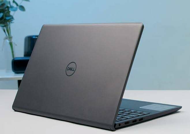 Laptop Dell VOSTRO 3530 i3