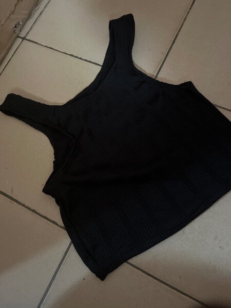 Haut débardeur noir élégant