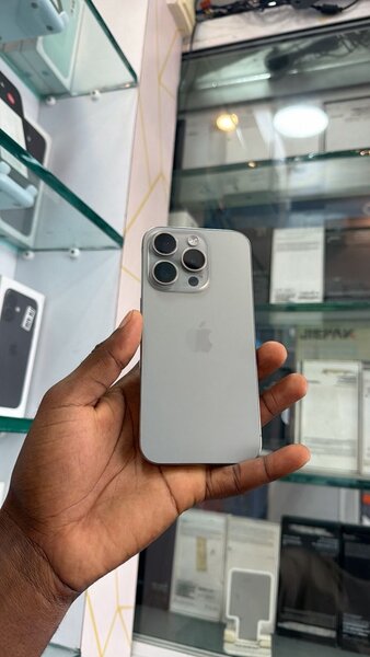 iPhone 15 pro 256giga disponib