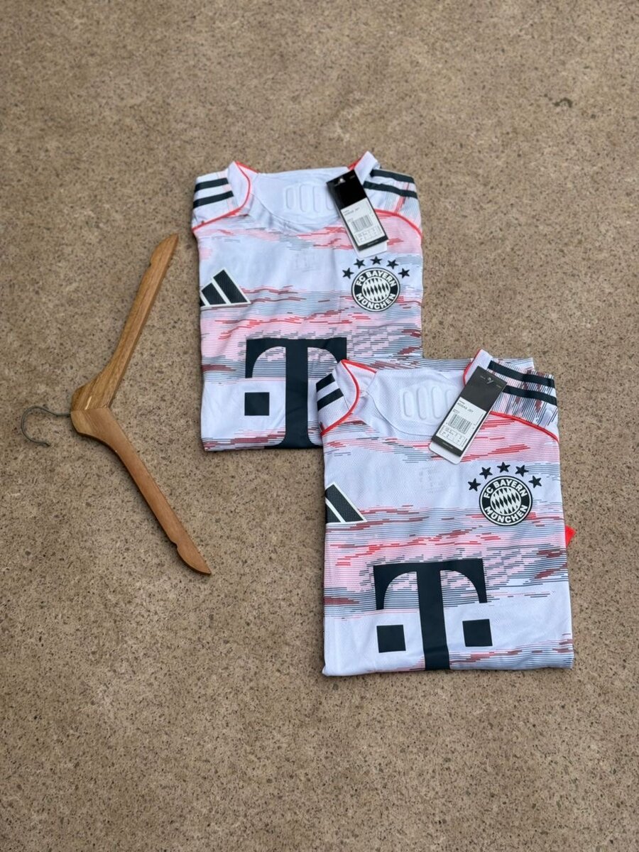 Maillot de Foot Réplique Homme