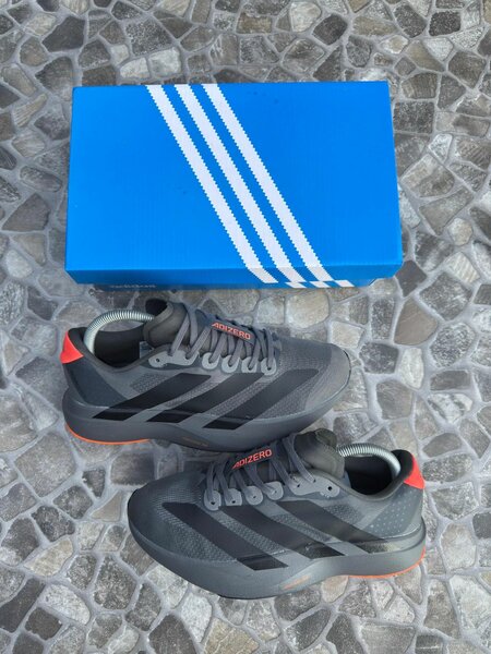 Baskets running Adizero