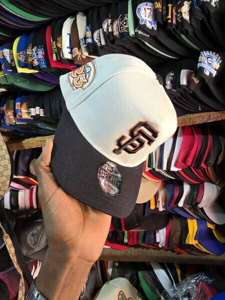 Casquette blanche/noire logo SF