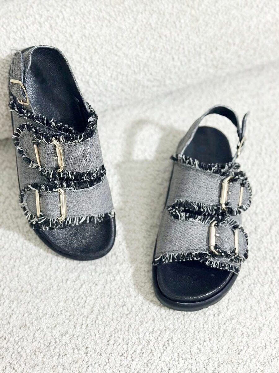 Sandales en tissu à boucles