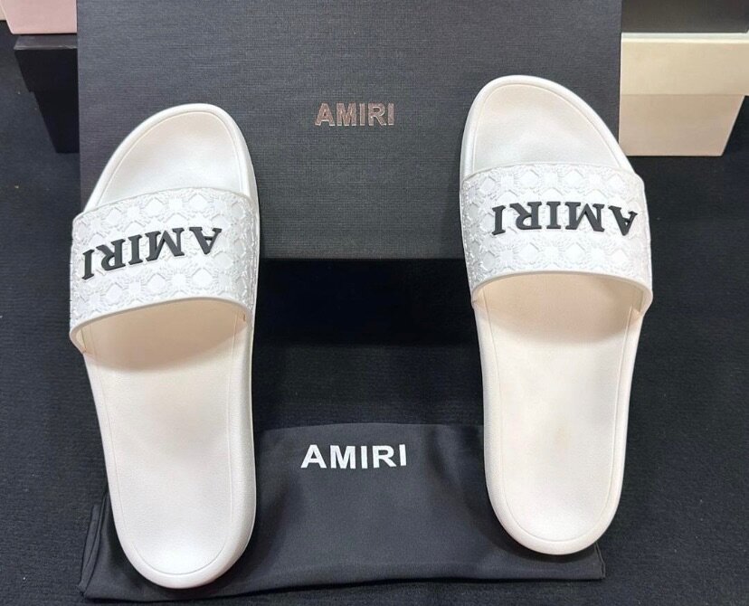 Claquettes de luxe élégantes