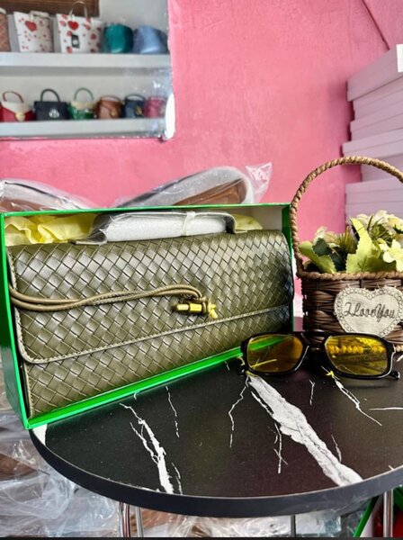 Sac à main tressé élégant