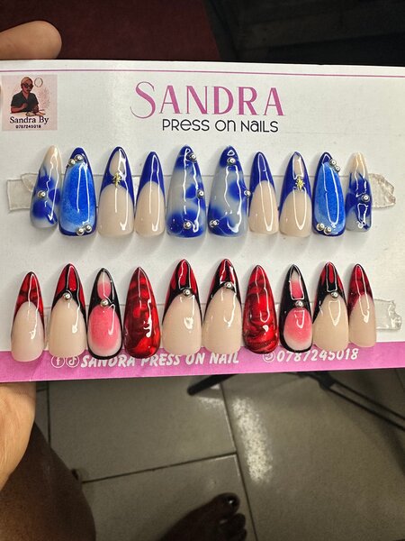 Ongles adhésifs colorés