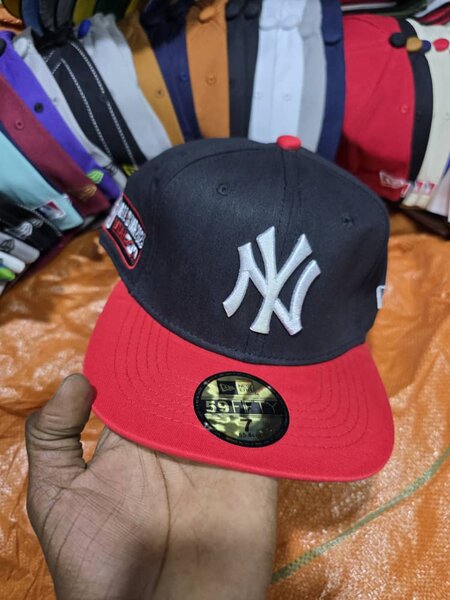 Casquette Snapback Noire et Rouge