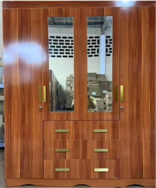 Armoire en bois avec miroirs