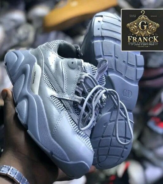 Chaussures hommes baskets gris