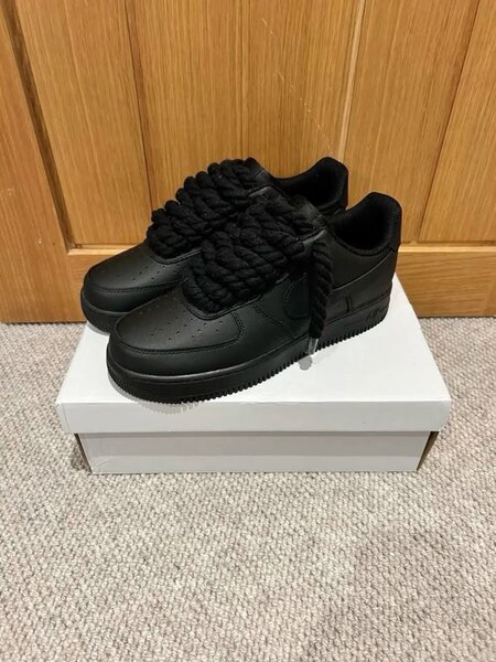 Baskets noires tendance