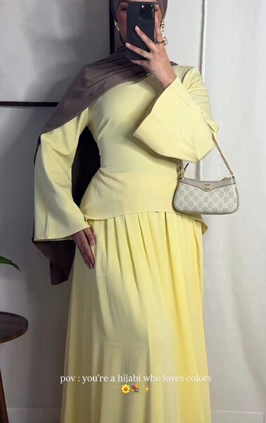 Robe Modeste Jaune Élégante