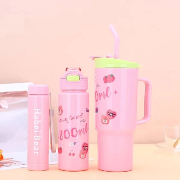 Lot de bouteilles colorées