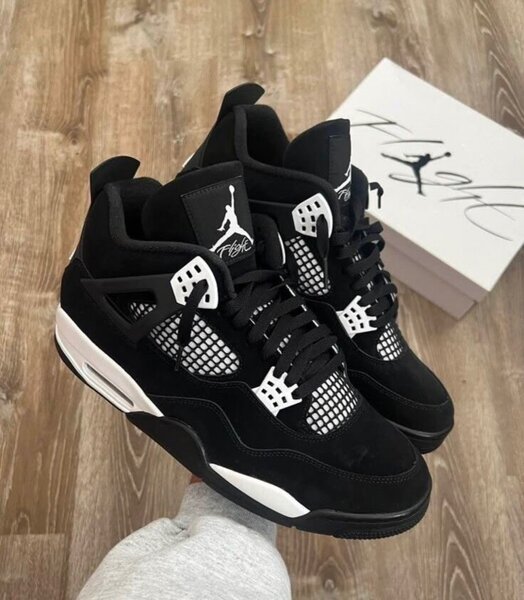 JORDAN 4
