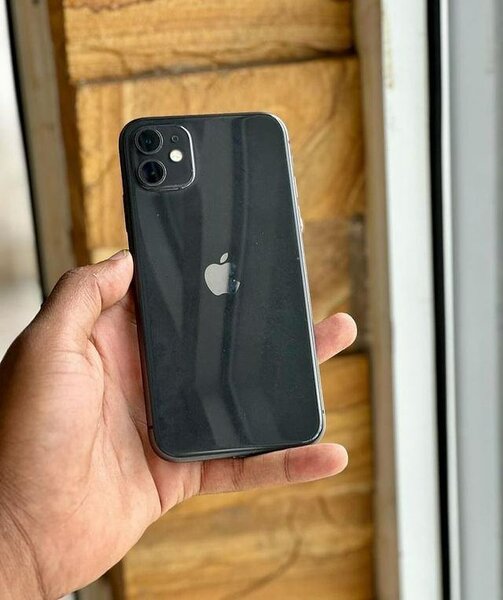 iPhone 11 (64GB)