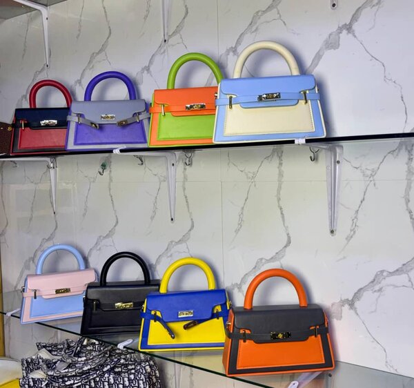 Sacs à main colorés élégants