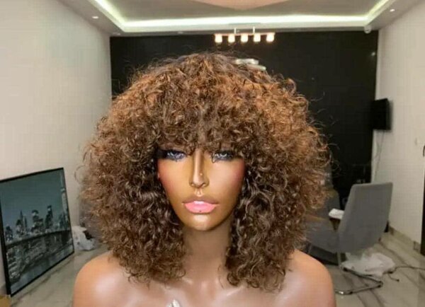 Perruque bouclée vietnamienne