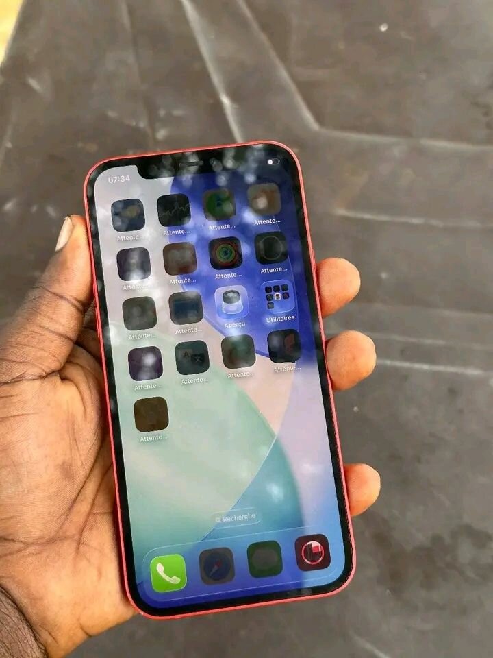 Smartphone Apple rouge élégant