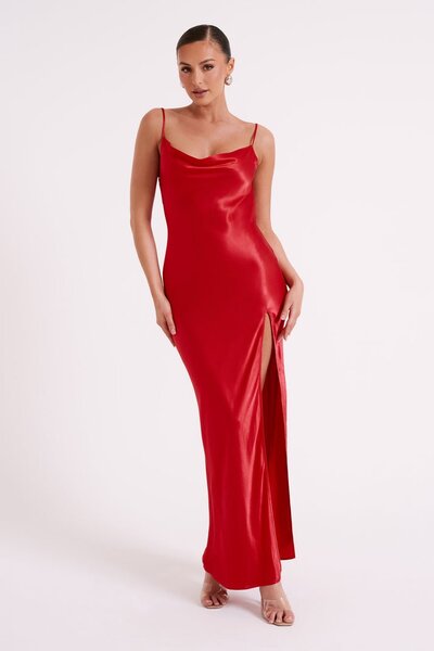 Robe en soie rouge