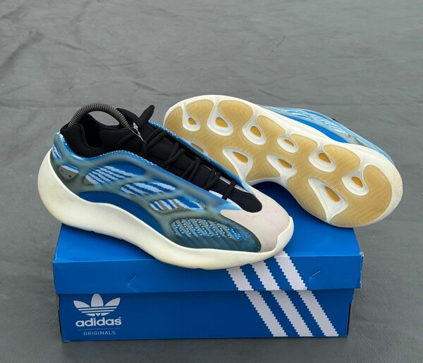 Baskets Adidas YZY Bleu