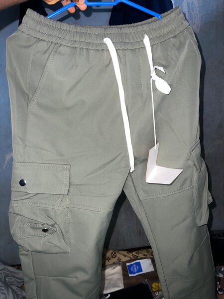 Pantalon cargo vert moderne