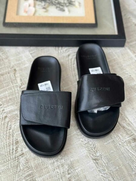 Claquette Lacoste disponible