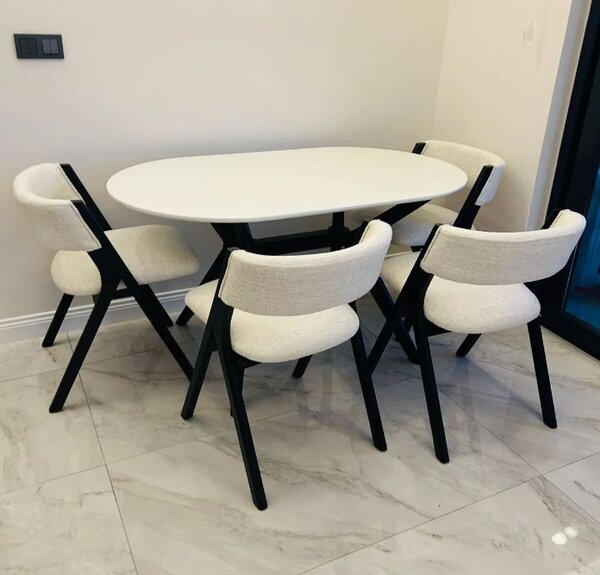 Ensemble table et chaises modernes