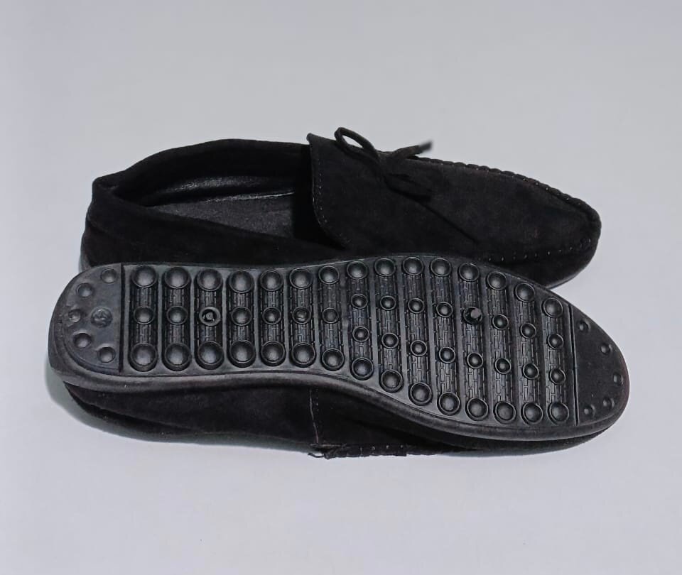 Mocassins noires en daim élégantes
