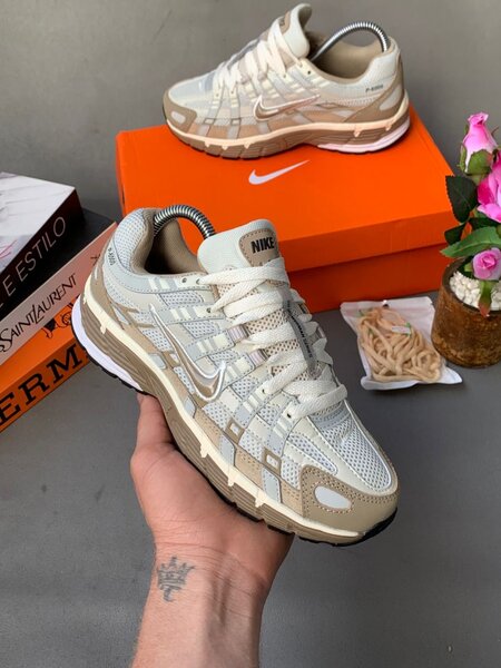 Chaussures de Sport Nike Beige