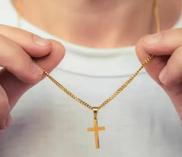 Chaîne en croix pour homme