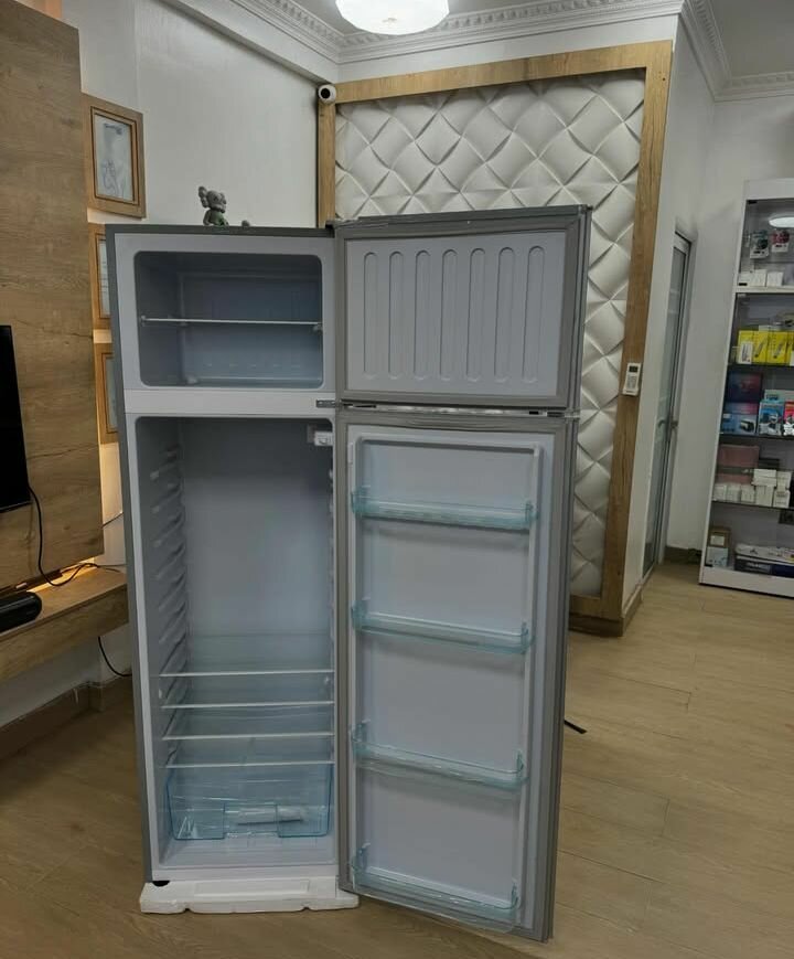 Nasco 280L top mount freezer