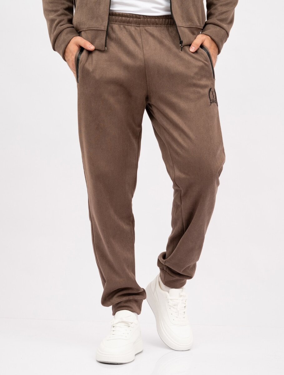 Мужской спортивный костюм