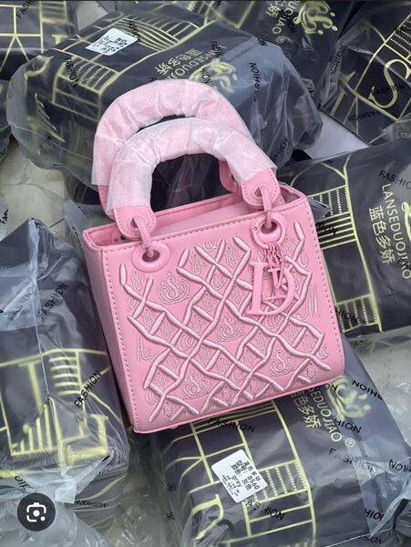 Sac à main rose élégant