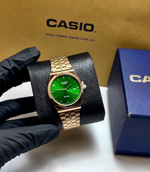 MONTRE CASIO (fond vert )