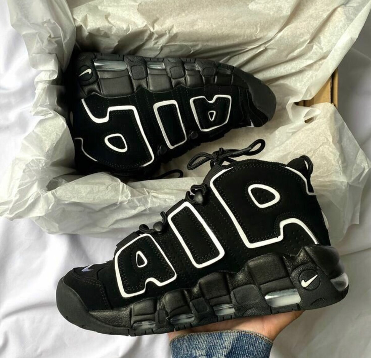 NIKE UPTEMPO